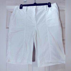 EUC Chico's Crisp White Women's Bermuda Shorts Size 1‎